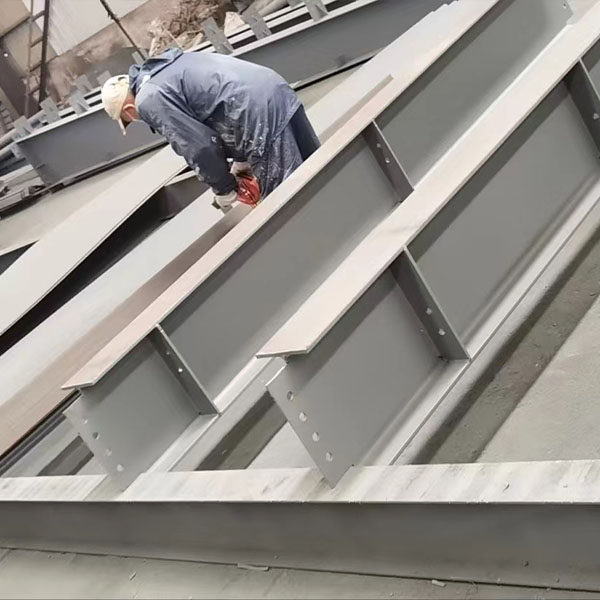 在材料構(gòu)成與性質(zhì)上鋼結(jié)構(gòu)和混凝土結(jié)構(gòu)有什么區(qū)別?